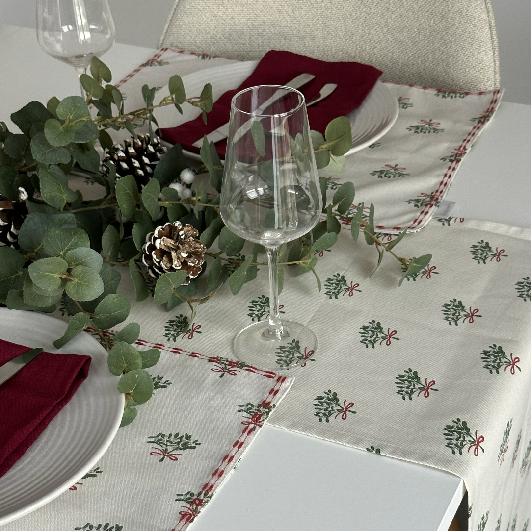 Mistletoe Table Runner
