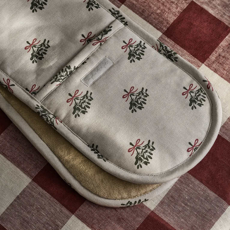 Mistletoe Double Oven Glove